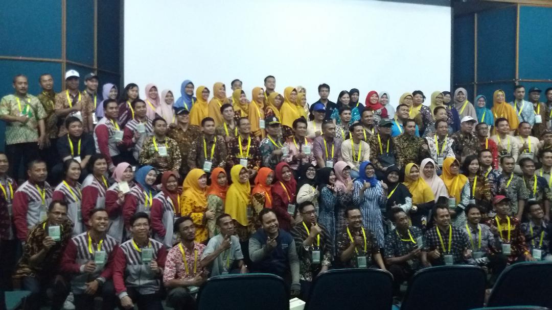 Guru-guru pendamping KRAN 2019 mengikuti workshop tentang roket air