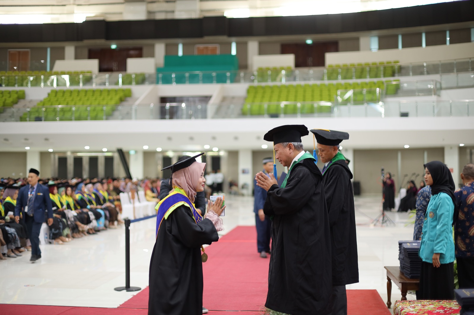 Ums Catat Sejarah Dengan Mewisuda Sejumlah Lulusan Sarjana Dan