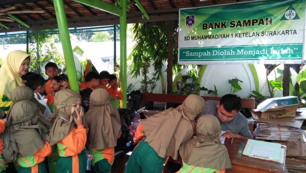 Bank sampah SD Muhammadiyah 1 Ketelan.