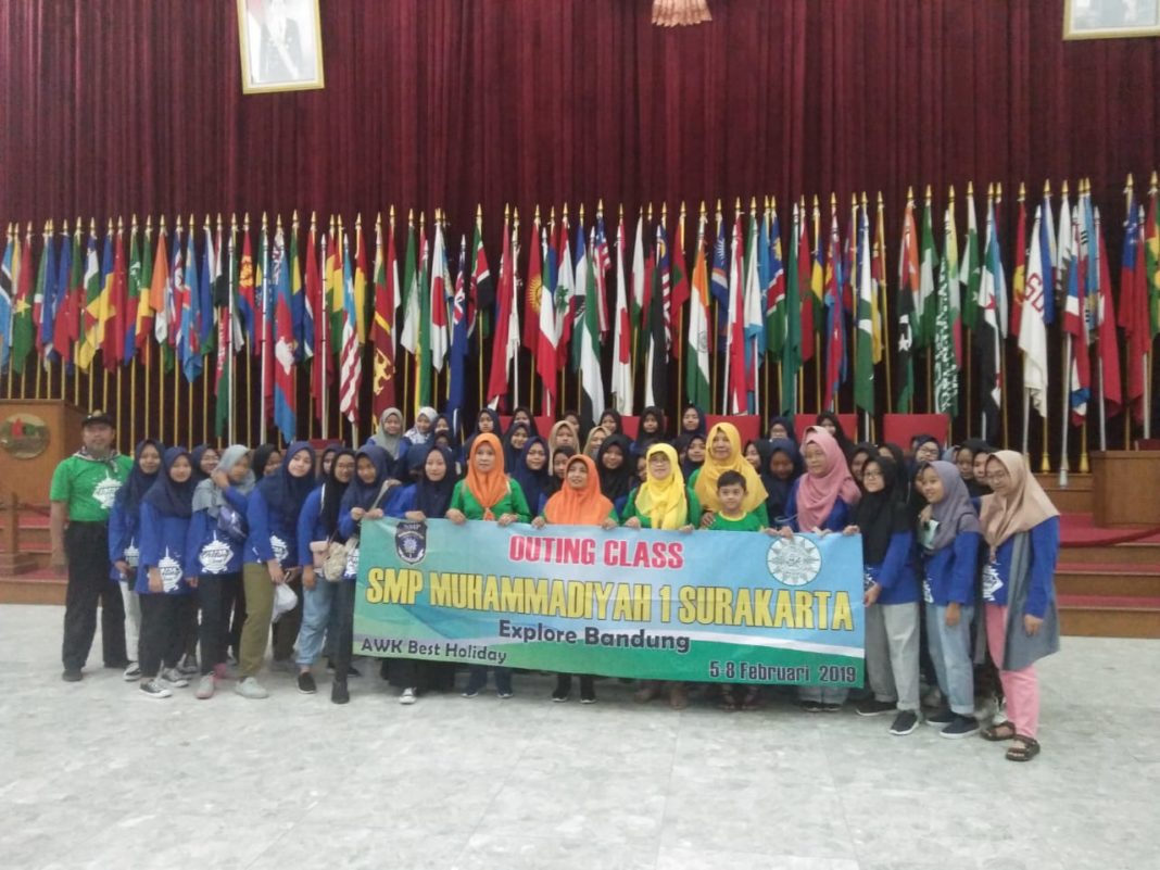 Siswa SMP Muhammadiyah 1 Simpon Kunjungi Dua Museum di Bandung