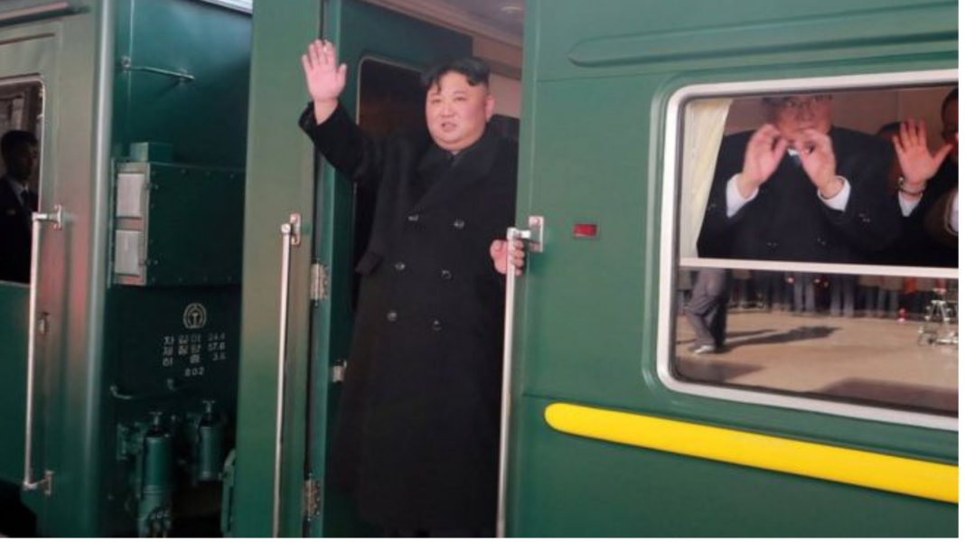 kim Jong-Un Naik Kereta Api