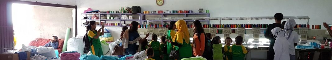 Siswa SD Muhammadiyah PK Kottabarat Solo Kunjungi Industri Handuk