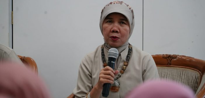 Sekretaris Direktorat Jenderal Kesehatan Masyarakat dr. Eni Gustina, MPH