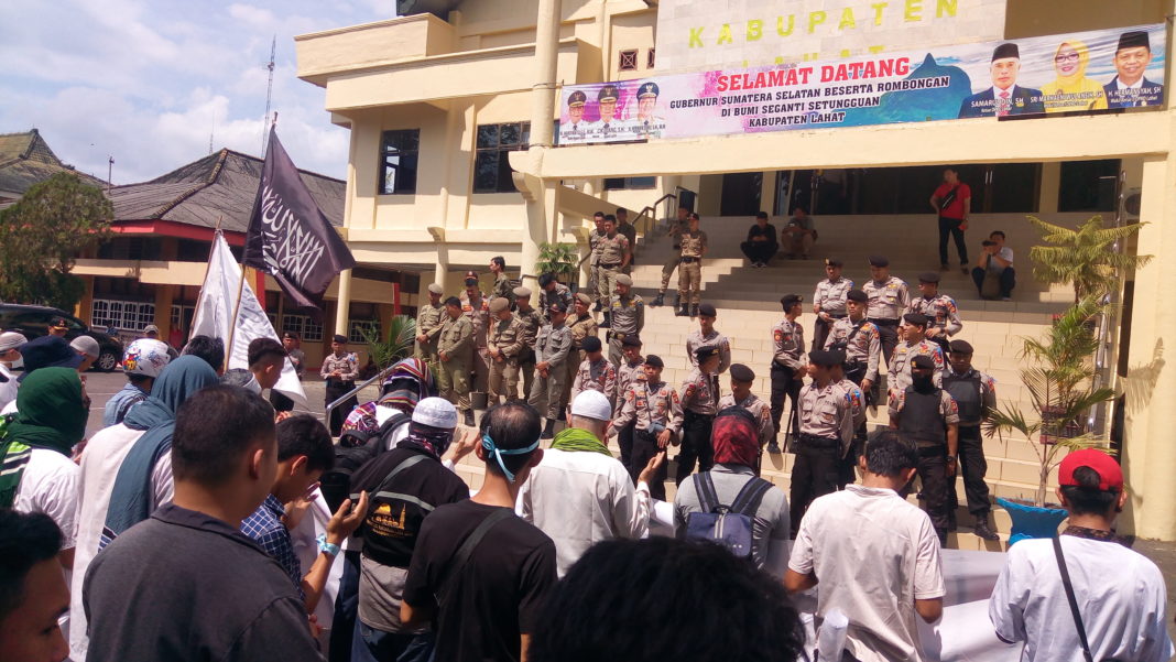 Aliansi Bela Kedaulatan Rakyat Gelar Aksi di DPRD Kabupaten Lahat