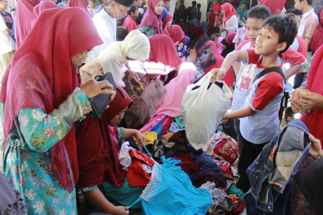 SD Muh PK Solo Berbagi Kebahagiaan di Kampung Ramadhan