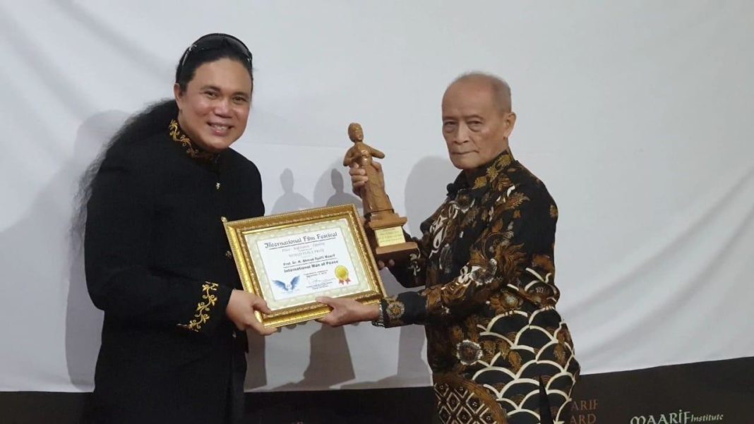 Buya Syafii Maarif Raih International Man of Peace 2019