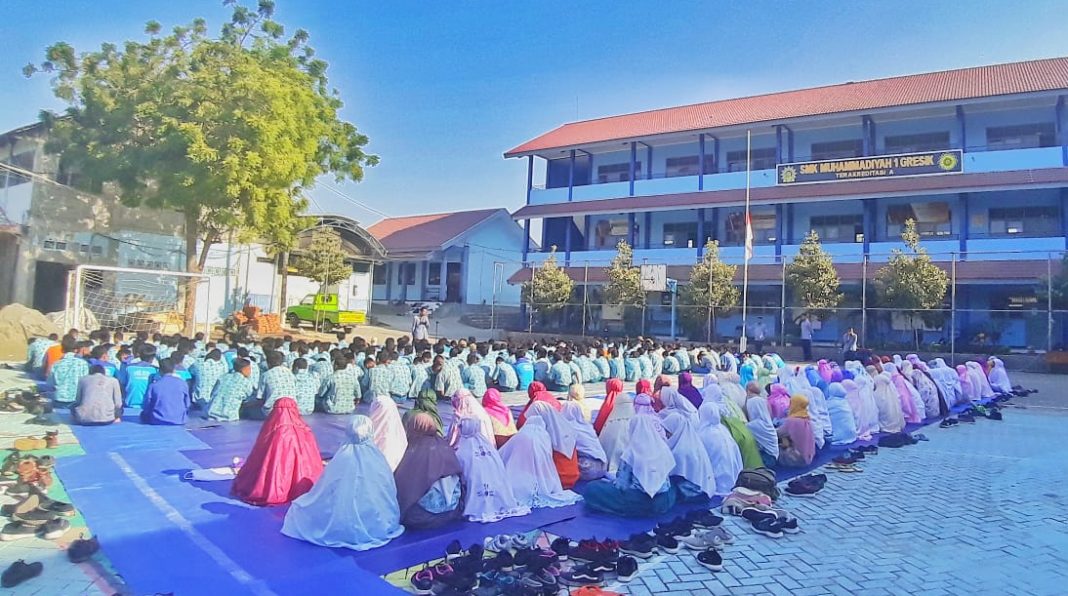 Siswa SMK Muhammadiyah Satu Shalat Gfaib Untuk Almarhum BJ Habibie