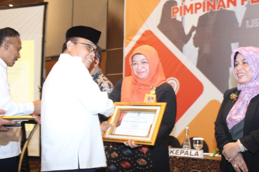 ITS dan Kesehatan PKU Muhammadiyah Surakarta Dapat Lima Penghargaan