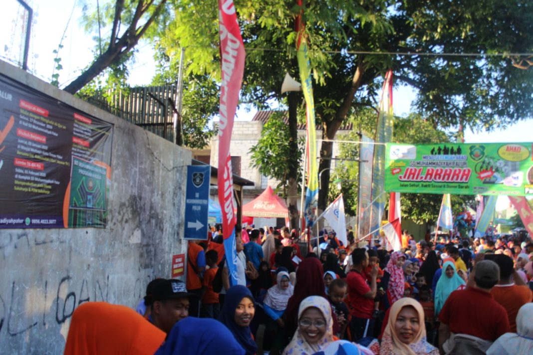 Warga Meriahkan Jalan Sehat SD Muhammadiyah Palur