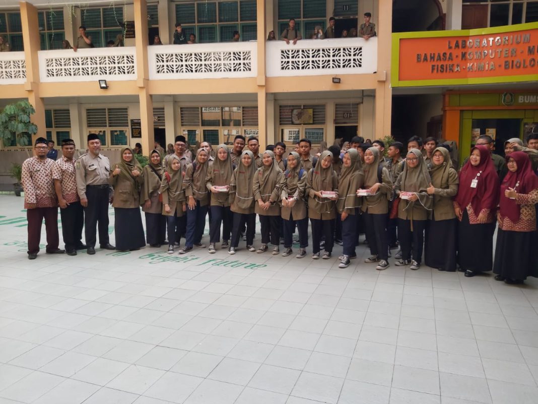 Kelas PK SMP Muhammadiyah 1 Simpon Kunjungi SMA Muhammadiyah PK Kota Barat Solo