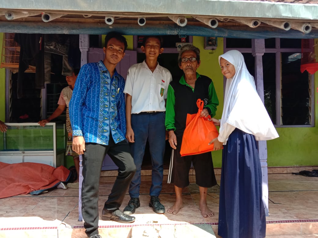 Siswa SMP Muhammadiyah Kluwut Berbagi untuk Korban Banjir