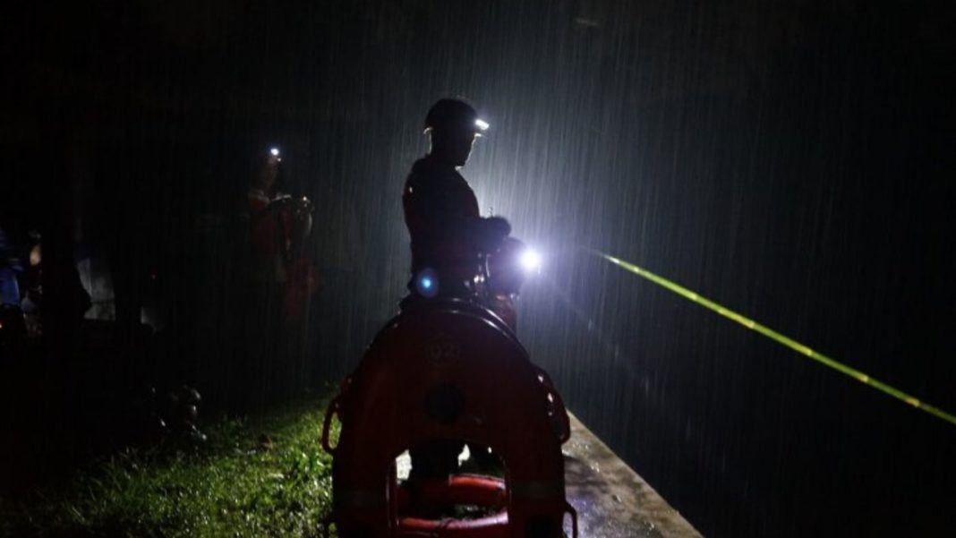 Petugas Masih Mencari Pelajar Yang Hanyut di Sungai Sempor