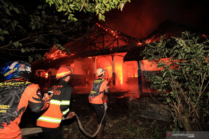 Gedung Lab Fakultas Pertanian Universitas Palangkaraya Terbakar