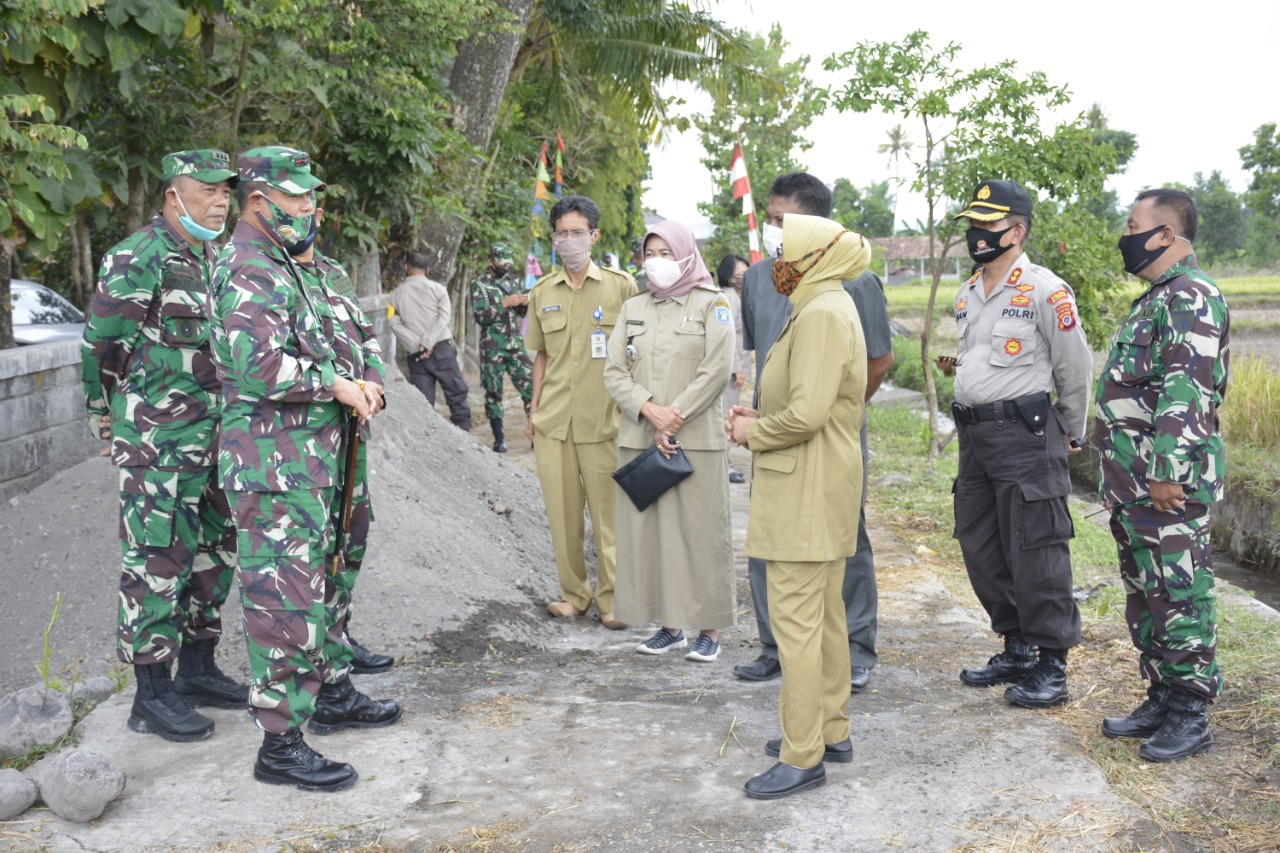 Danrem 072 Sleman Bagikan 225 Paket Sembako bagi Warga Kalasan