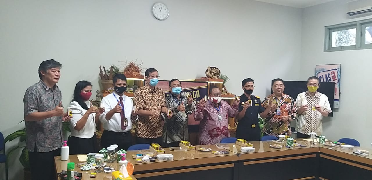 Sematkan Pita Cukai, Nojorono Ramaiakan Industri Kretek