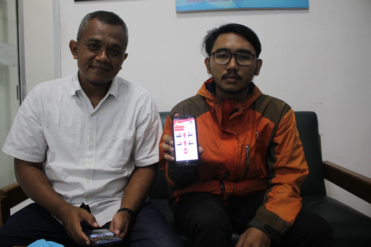 Mahasiswa Teknik Elektro UMS Ciptakan Inovasi, Jalankan Traktor Sawah dengan Smartphone