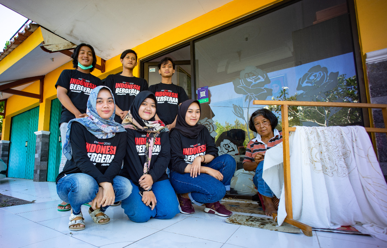 Bangga Buatan Indonesia, KKN 099 UMY Kembangkan Pemasaran Online di UMKM Paras Ayu Jogja