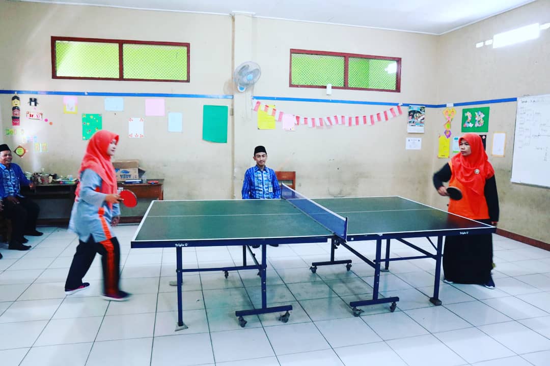 Sambut Hari Kemerdekaan RI, SD Muhammadiyah 8 Surakarta Gelar Pertandingan Tenis Meja