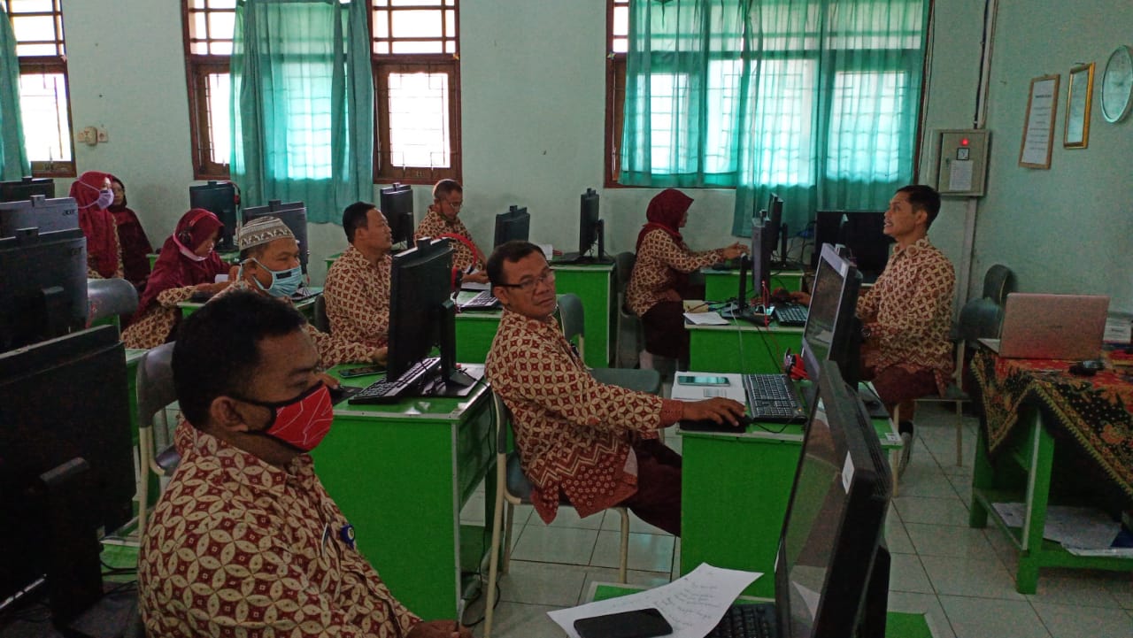 Sambut HUT ke-75 RI, SMP Muhammadiyah 7 Solo Adakan Pelatihan