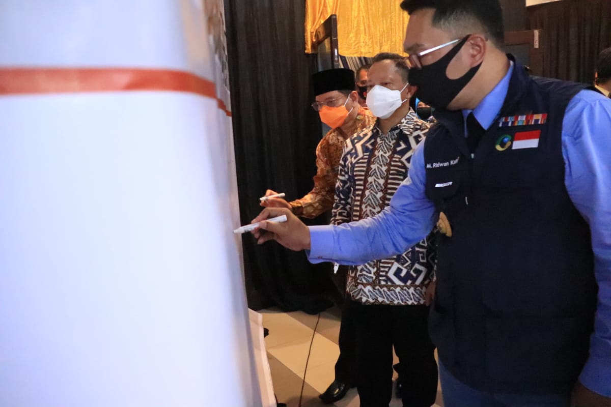Mendagri Apresiasi Langkah Pemkab Indramayu Bagikan 2,5 Juta Masker