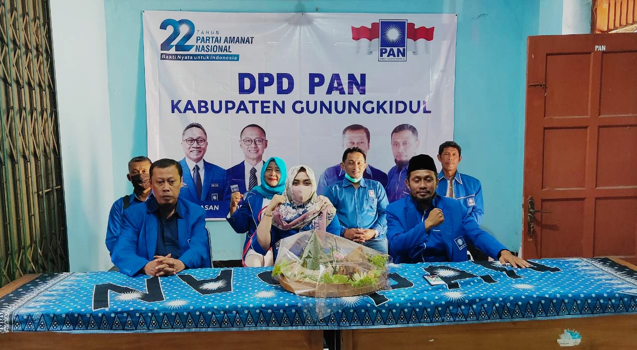 Peringati HUT PAN ke-22, DPD PAN Gunung Kidul Gelar Aksi Dropping Air Bersih dan Santunan Dhuafa