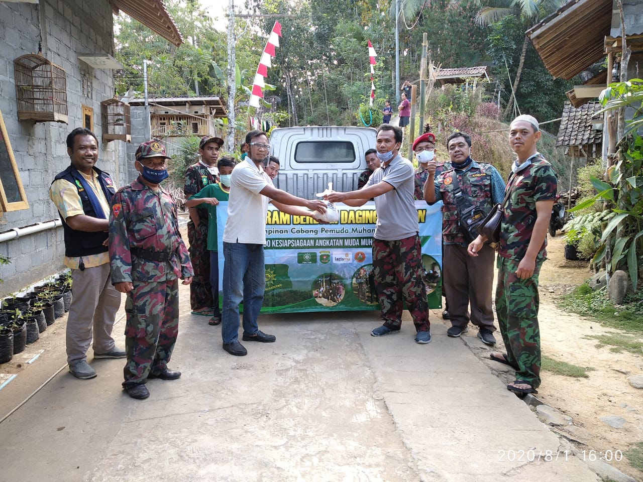 Pemuda Muhammadiyah, KOKAM dan AMM Turi Berbagi Daging Kurban untuk Warga Pelosok