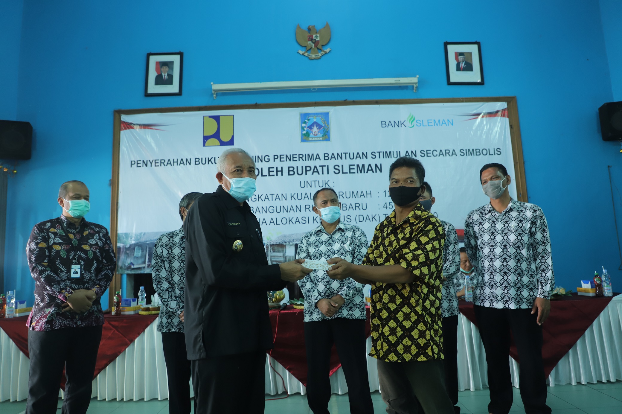 Bupati Sleman Serahkan Bantuan RTLH bagi Warga Desa Ambarketawang Gamping