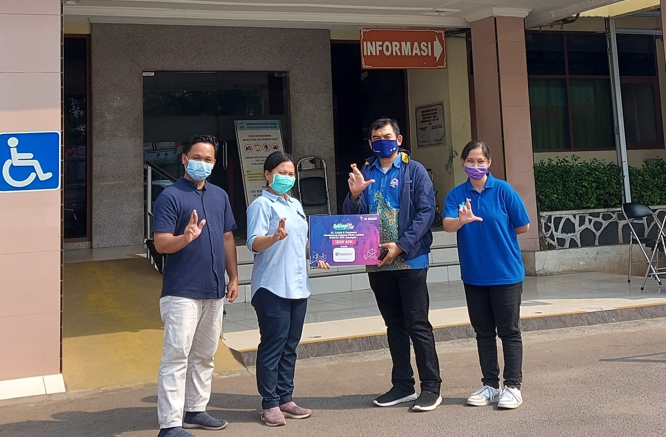 XL Axiata Salurkan APD ke Rumah Sakit di Serang dan Pontianak