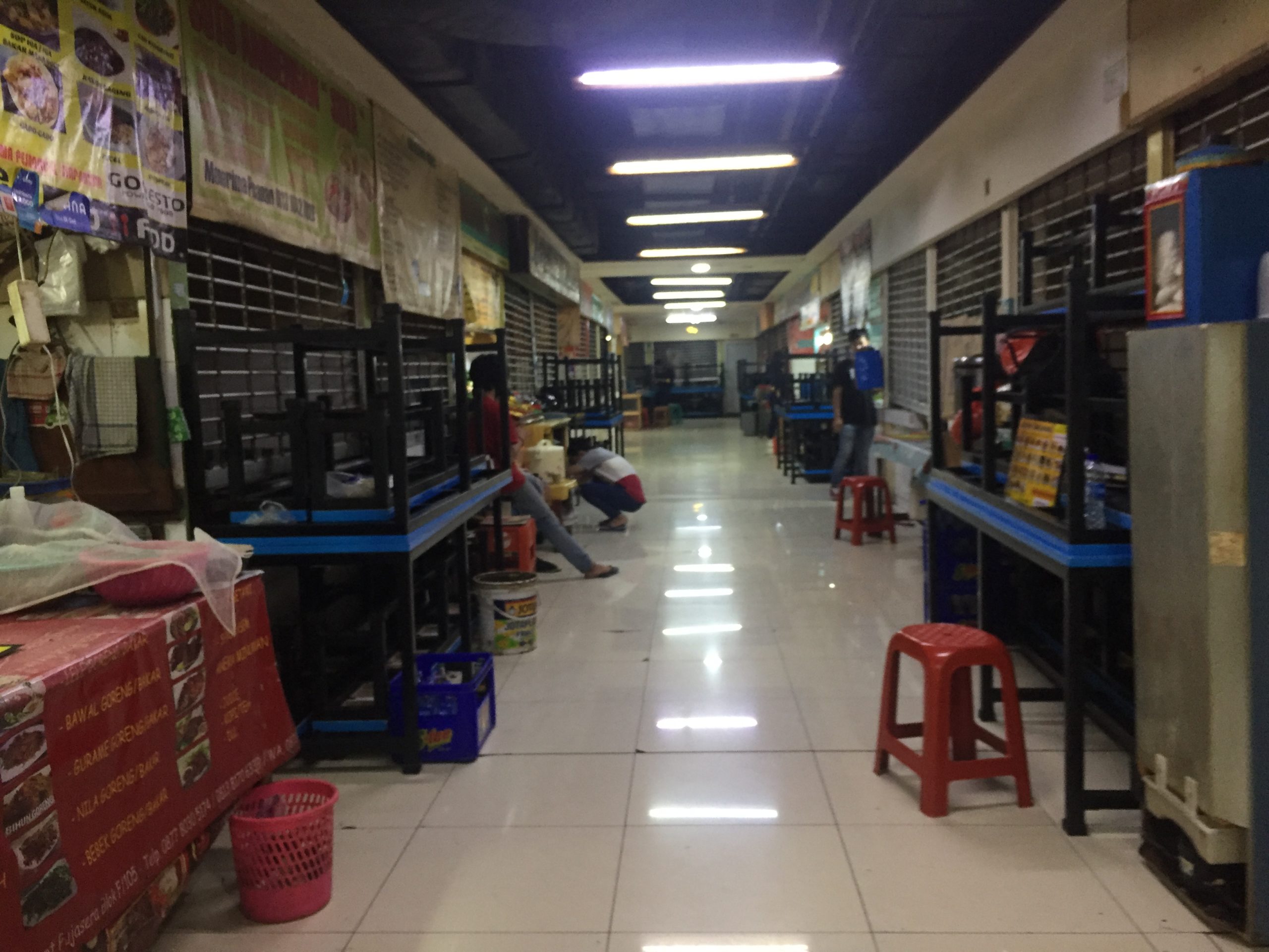 DKI Berlakukan PSBB Total, Pujasera Blok M Sepi Pengunjung