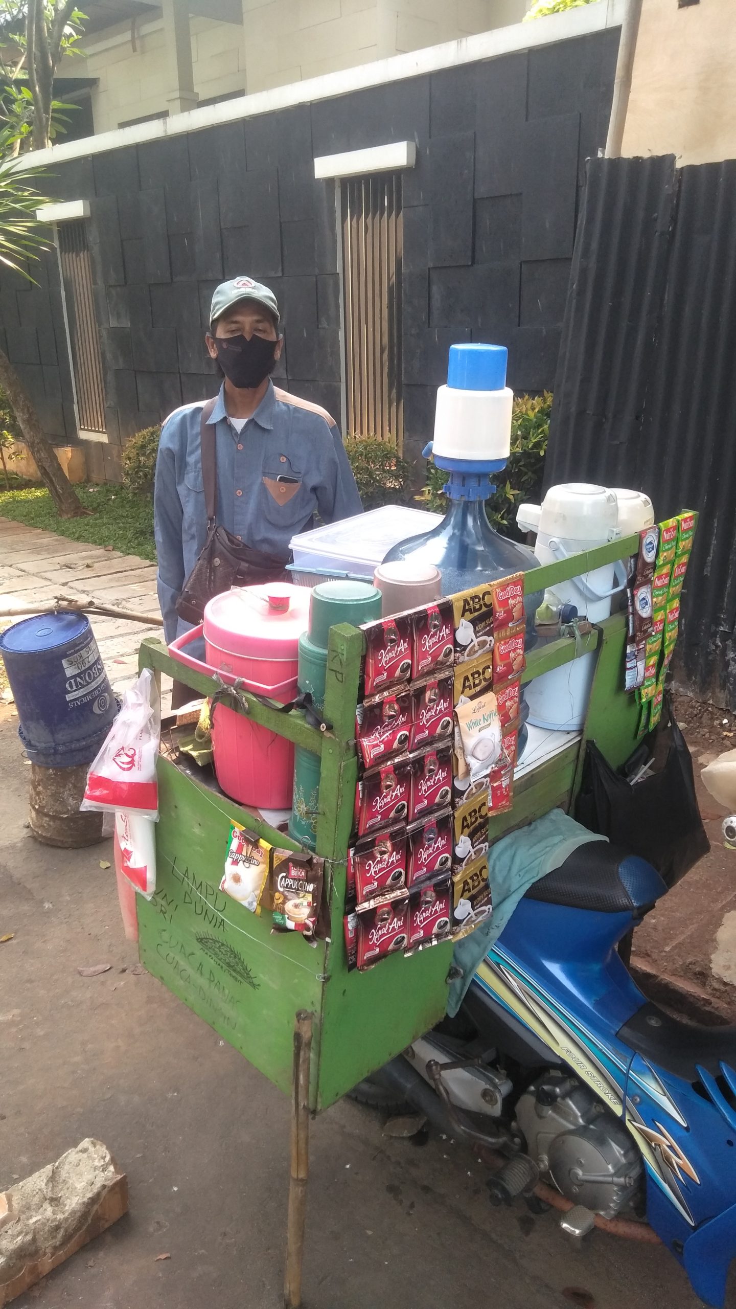 Tak Boleh ada Kerumunan, Penjual Kopi Keliling Keluhkan Sulitnya Cari Pembeli