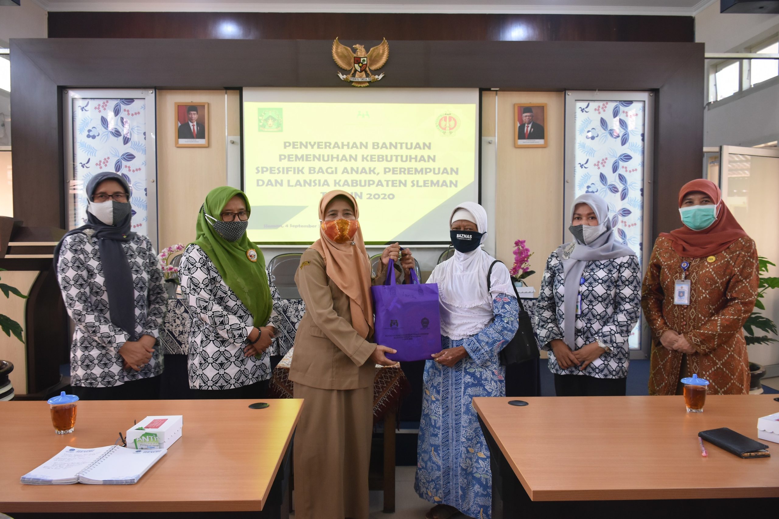 Pemkab Sleman Serahkan 120 Paket Bantuan untuk Anak, Perempuan dan Lansia