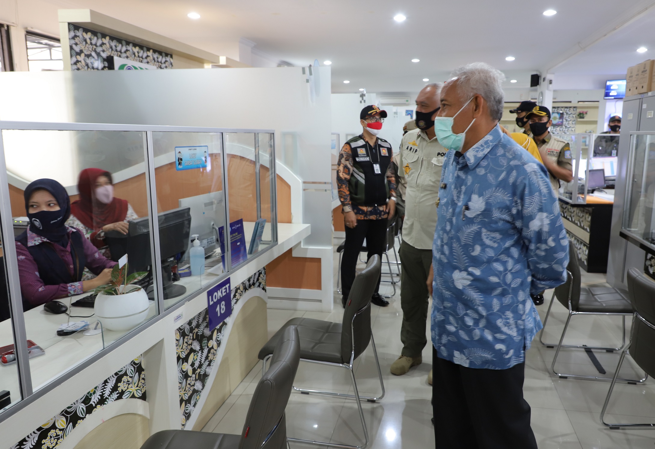 Disiplinkan Warga Patuhi Protokol Kesehatan, Bupati Sleman Sidak Penggunaan Masker