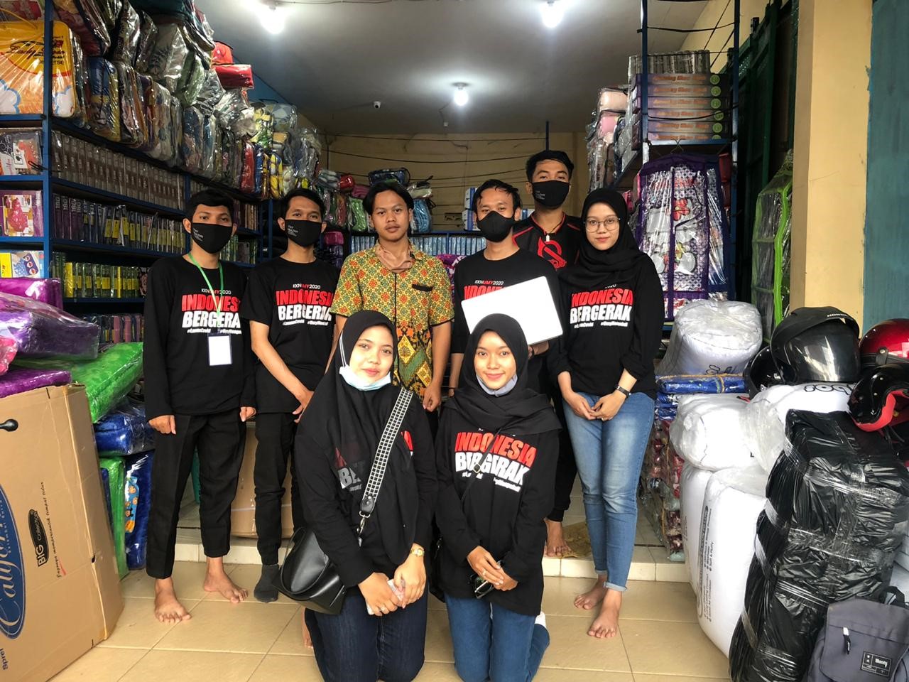 KKN 093 UMY Berdayakan Usaha Seprei dan Perabot Rumah Tangga di Mlati