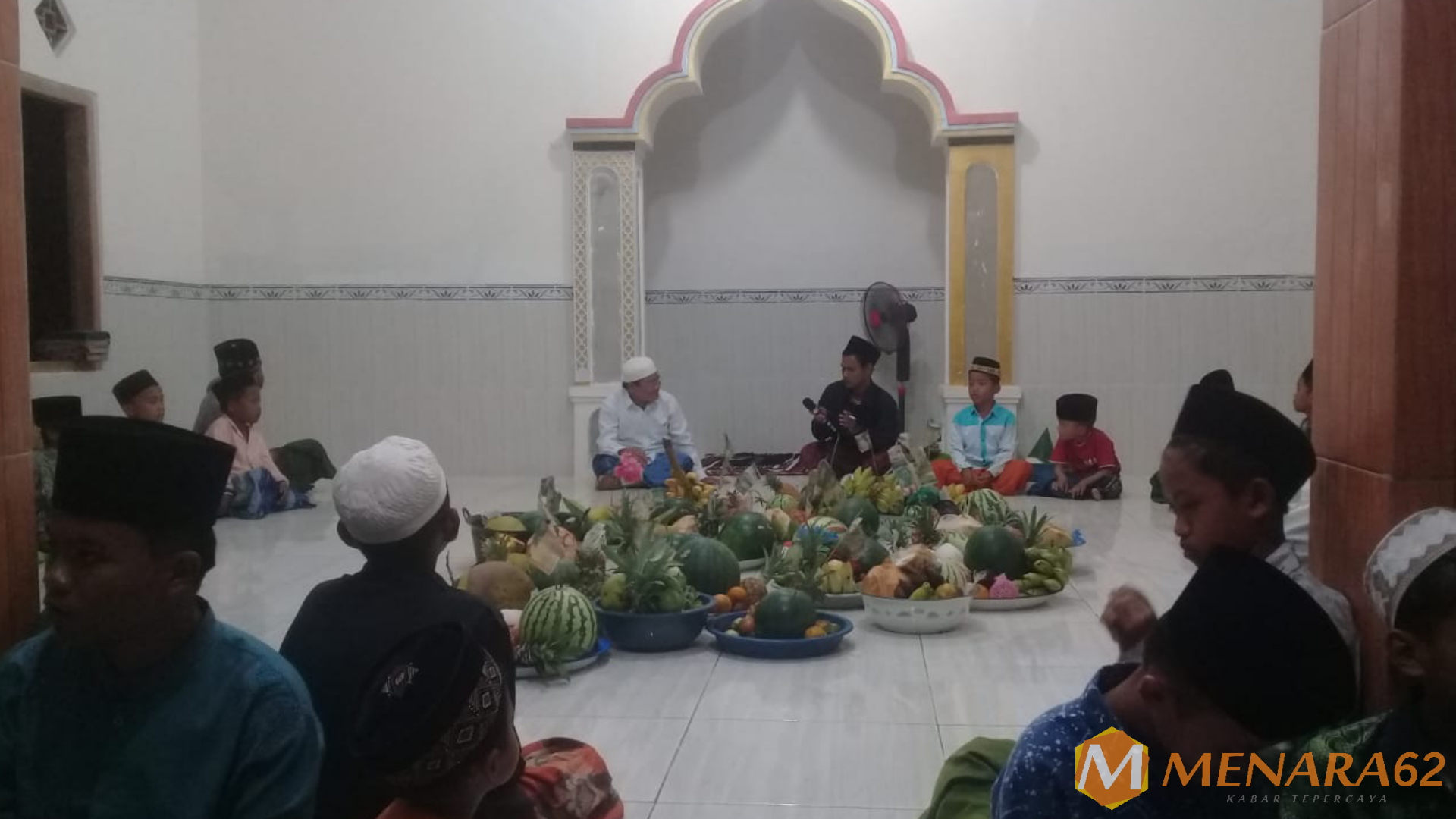 Potret Perayaan Maulid Nabi di salah satu Desa di Indonesia Potret Perayaan Maulid Nabi di salah satu Desa di Indonesia