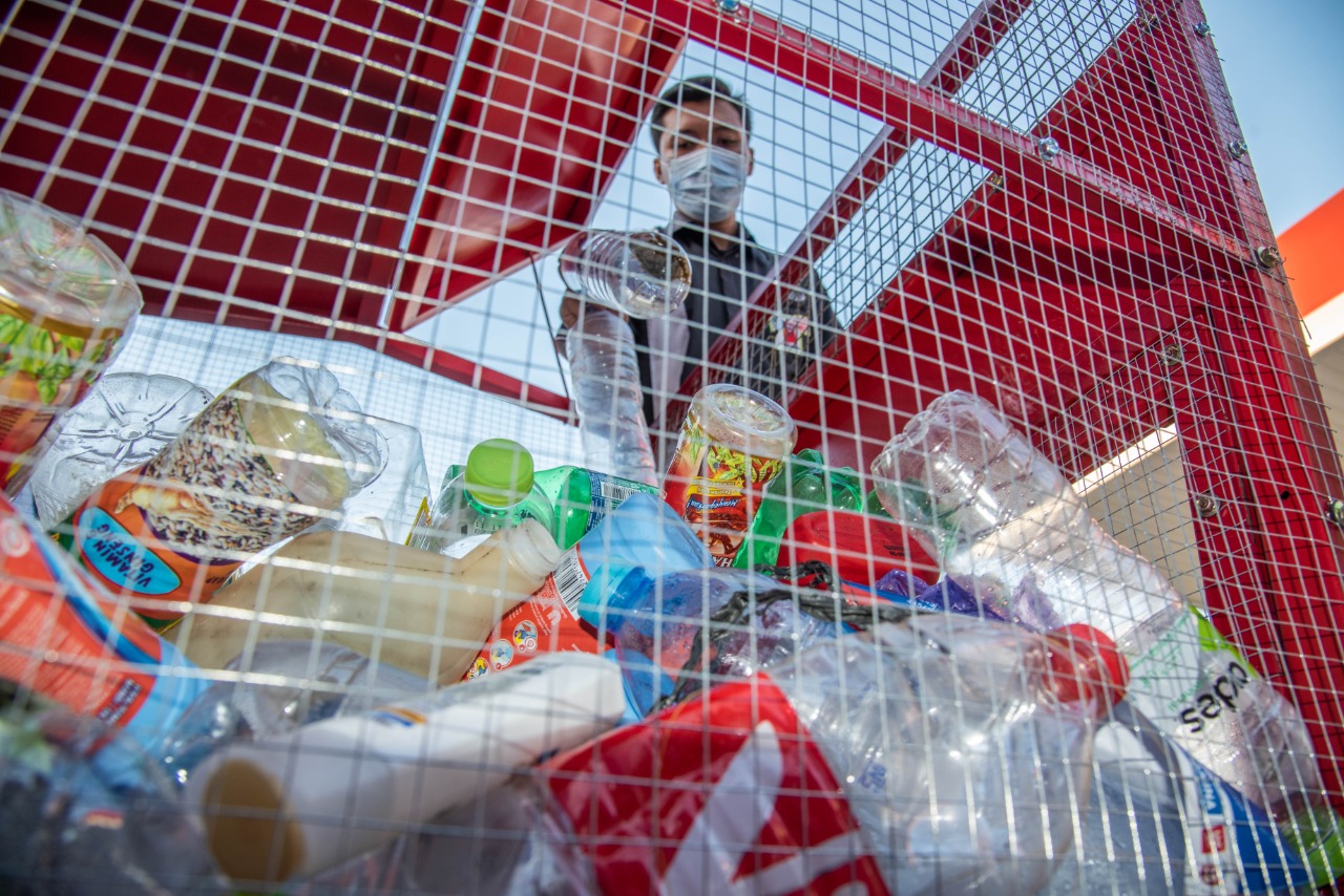Sampah Botol Plastik Ditukar BBM