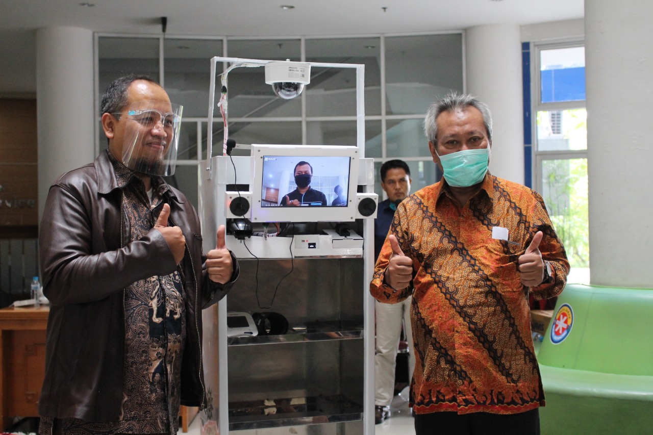 UMS Luncurkan Robot “SuryaMu” untuk Tangani Pasien Covid-19