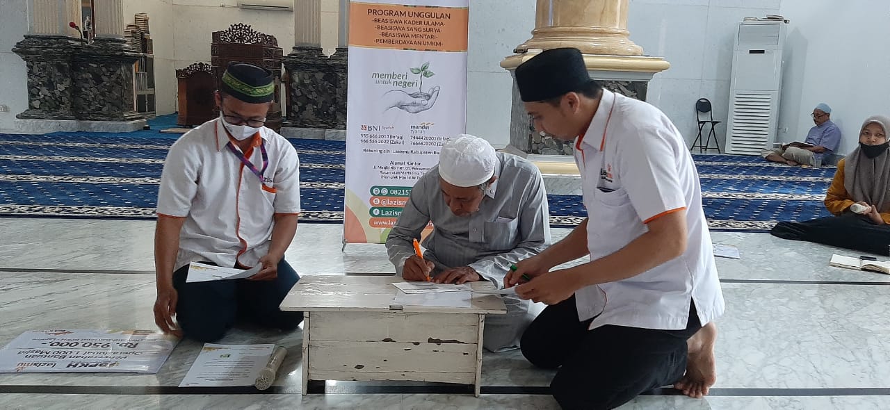 Lazismu Banjar salurkan bantuan operasional masjid program Lazismu-BPKH