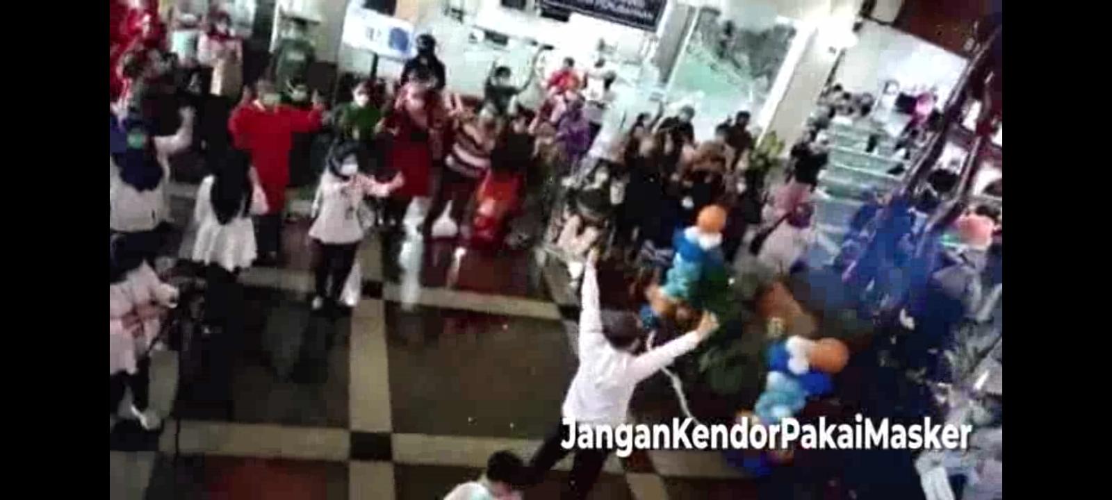 Peringati HKN 2020, Manajemen dan Pengunjung RS Dharmais Tepuk Tangan 56 Detik