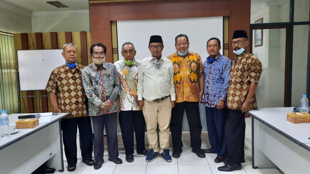 Silaturahmi pengurus dan pengelola BTM Rembang dengan Ketua Pusat BTM Jawa Tengah Akhmad Sakhowi dan Ahmad Suud.