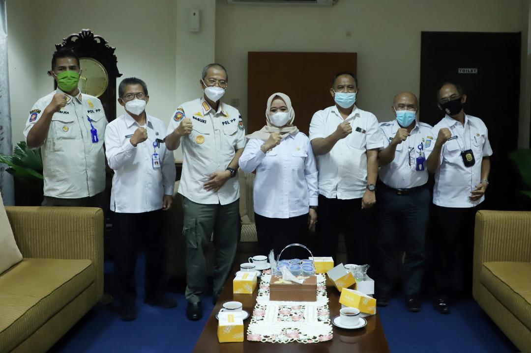 Penghargaan Karya Bhakti Peduli Satpol untuk Bupati Sleman