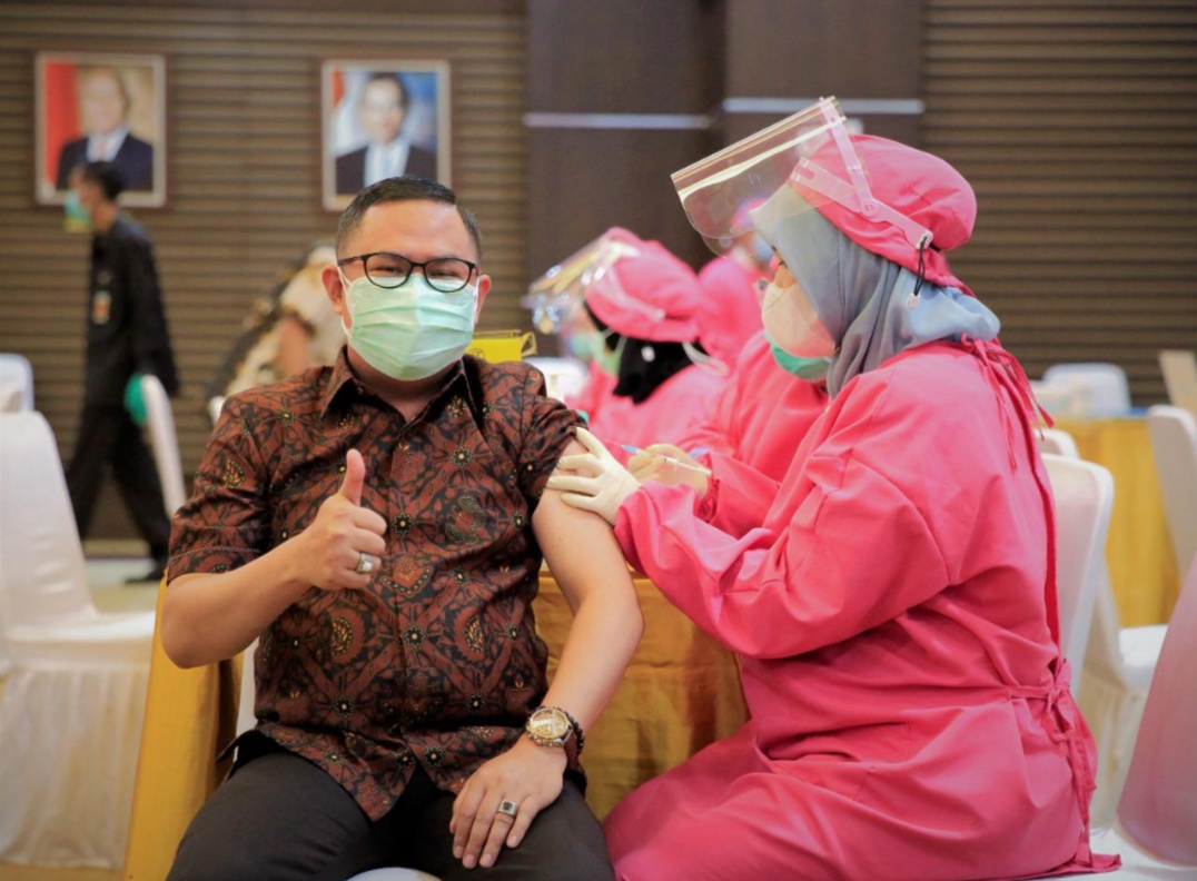 LPDB-KUMKM Laksanakan Vaksin Covid-19 Tahap Pertama