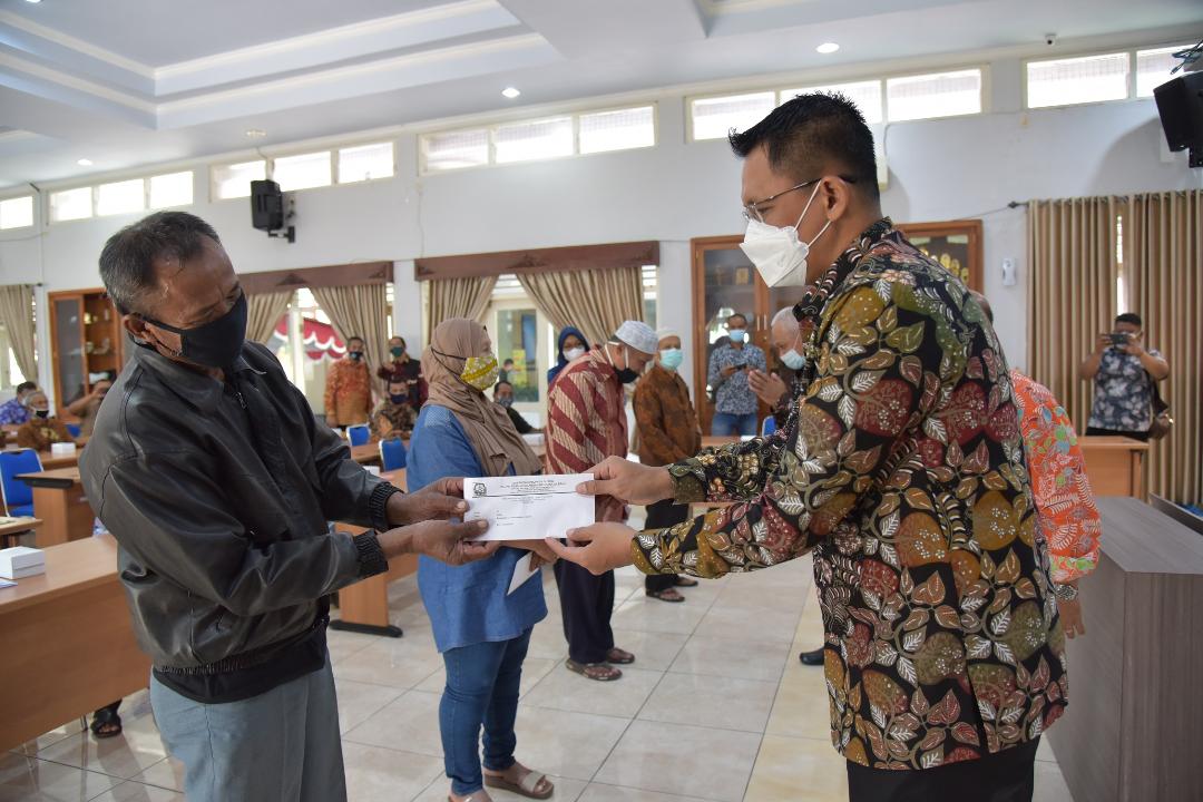 Wabup Sleman Serahkan Bantuan Kepada 35 Warga Terdampak Bencana Alam