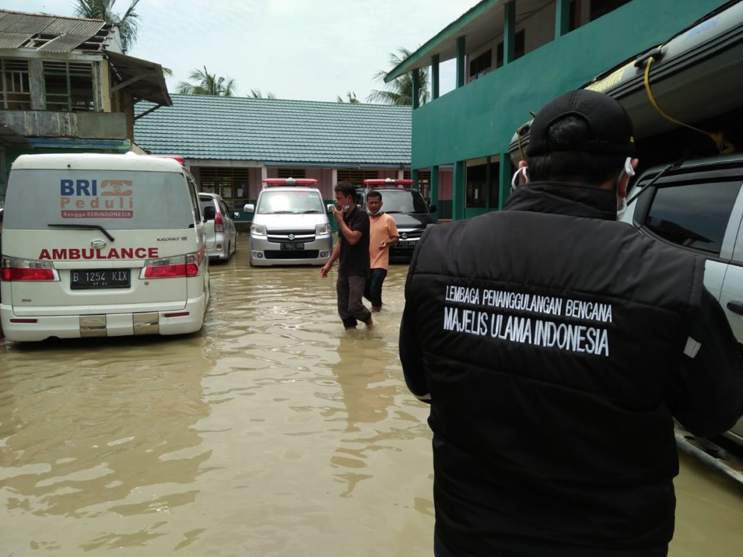 Relawan TIm Batavia LPB MUI: Respon Banjir Di Desa Pantai Harapanjaya