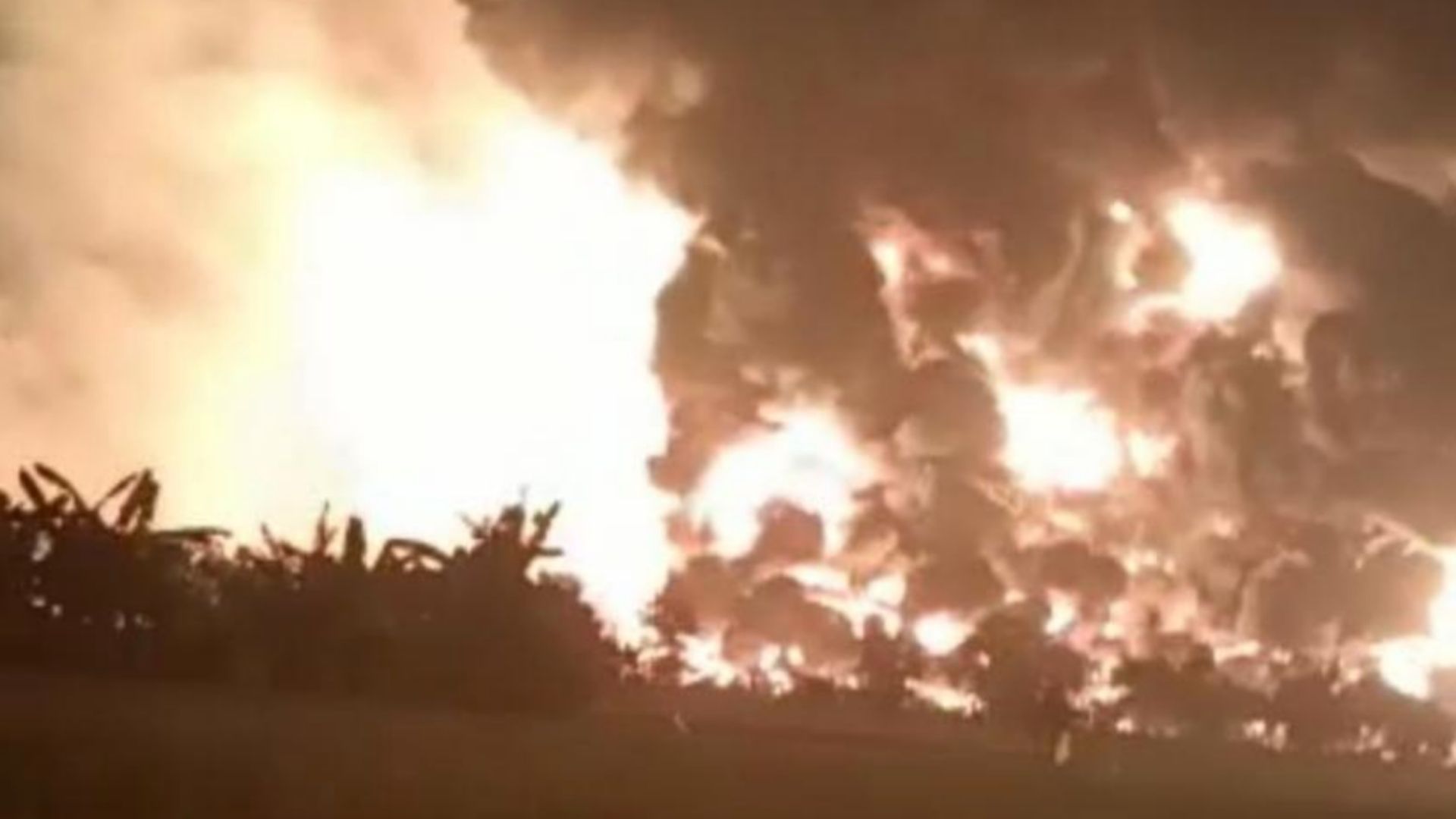 Kilang Minyak Balongan Terbakar Kilang Minyak Balongan Terbakar