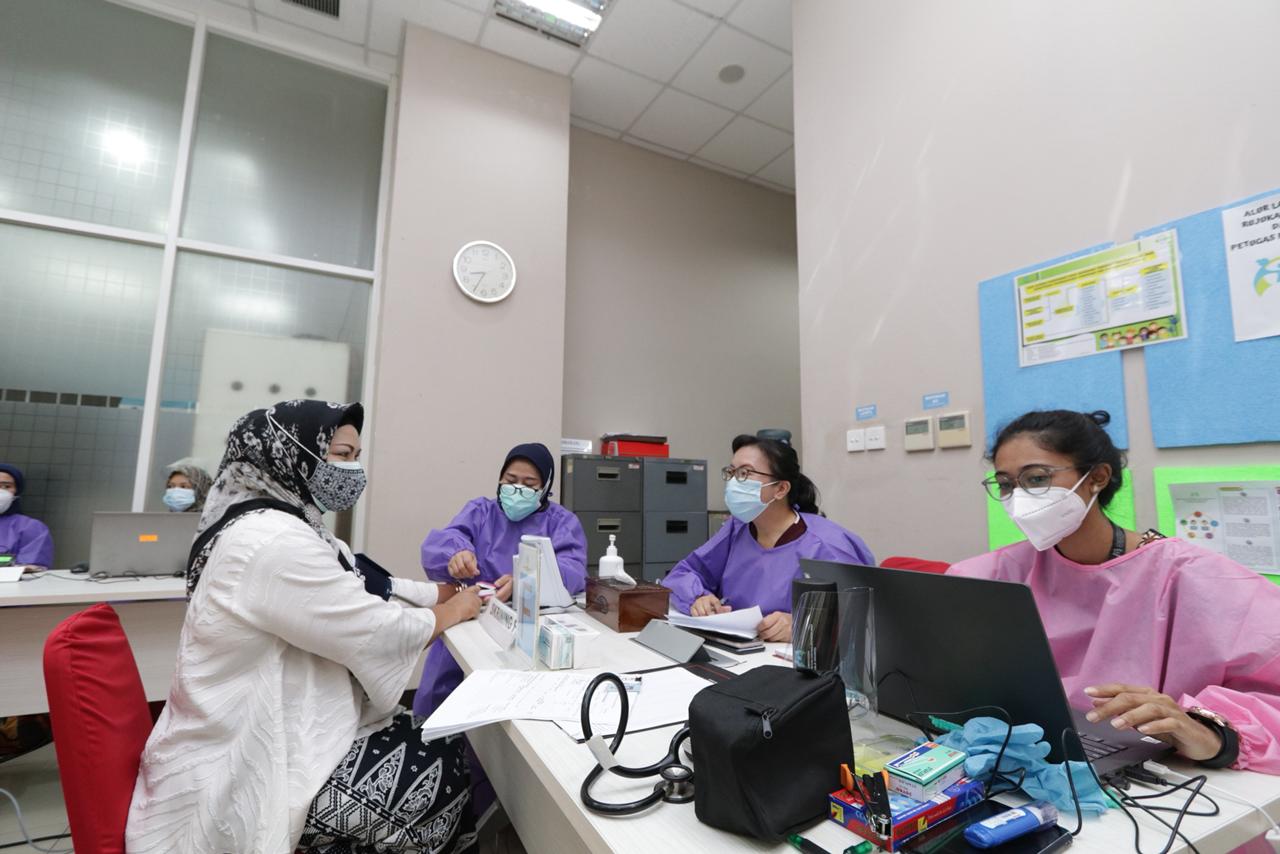 Vaksinasi Perdana Covid-19 Sasar 639 Pegawai Kemen PPPA