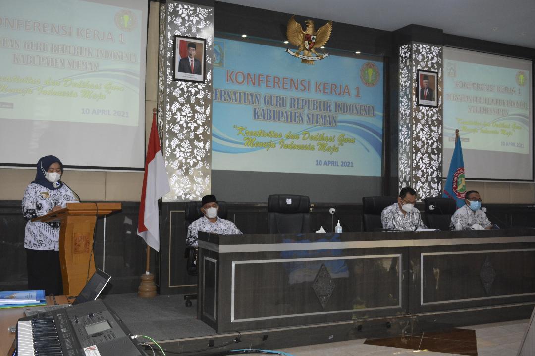 Hadiri Konferensi Kerja PGRI, Bupati Sleman Minta PGRI Cepat Merespon Perubahan