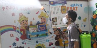 Jaga Prokes, SD Muhammadiyah 1 Ketelan Rutin Semprot Disinfektan