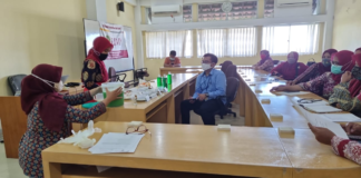 Peduli masa Pandemi, Dosen Pascasarjana UMY Laksanakan Pengabdian Bisnis Digital dan Demo Pembuatan Sabun Cuci Piring Kelompok Sedekah Sampah Sido Piknik