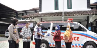 Bupati Sleman Serahkan Bantuan Ambulans untuk Warga Candibinangun