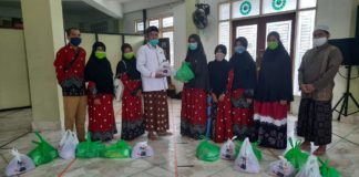 Lazismu Al Ummah bagikan 100 paket untuk program bakti Guru